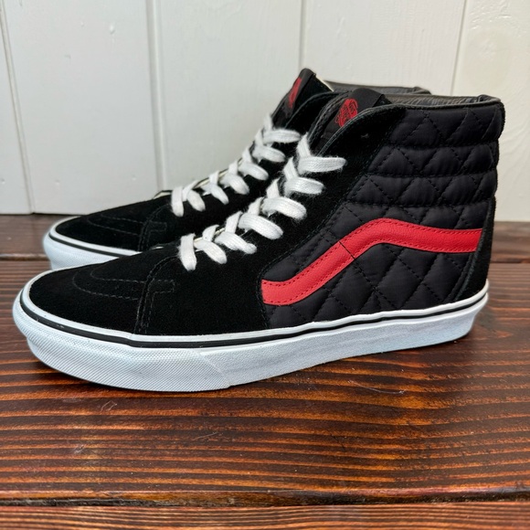 VANS Sk8-hi Quilted in Black & Red - Picture 1 of 8